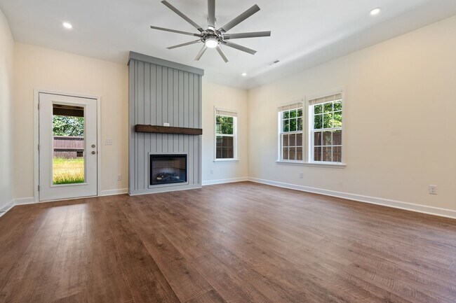 Building Photo - Application Pending! Charming Newly Constructed Property in Raleigh with Modern Appliances/Fixtures!