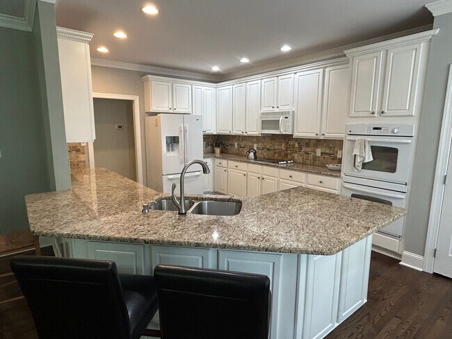 Building Photo - 4 Bed | 2.5 Bath House in Morrisville with...