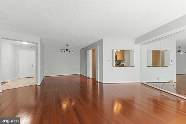 Building Photo - 14801 Pennfield Cir