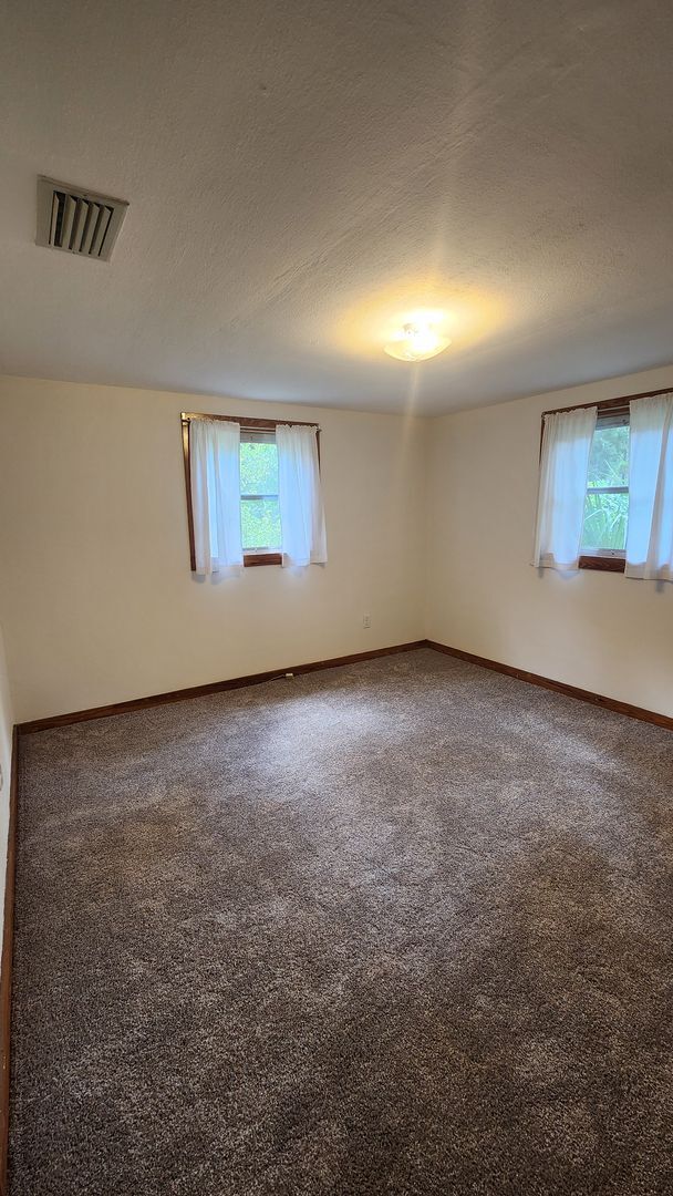 Building Photo - 3 Bedroom 1 Bathroom House