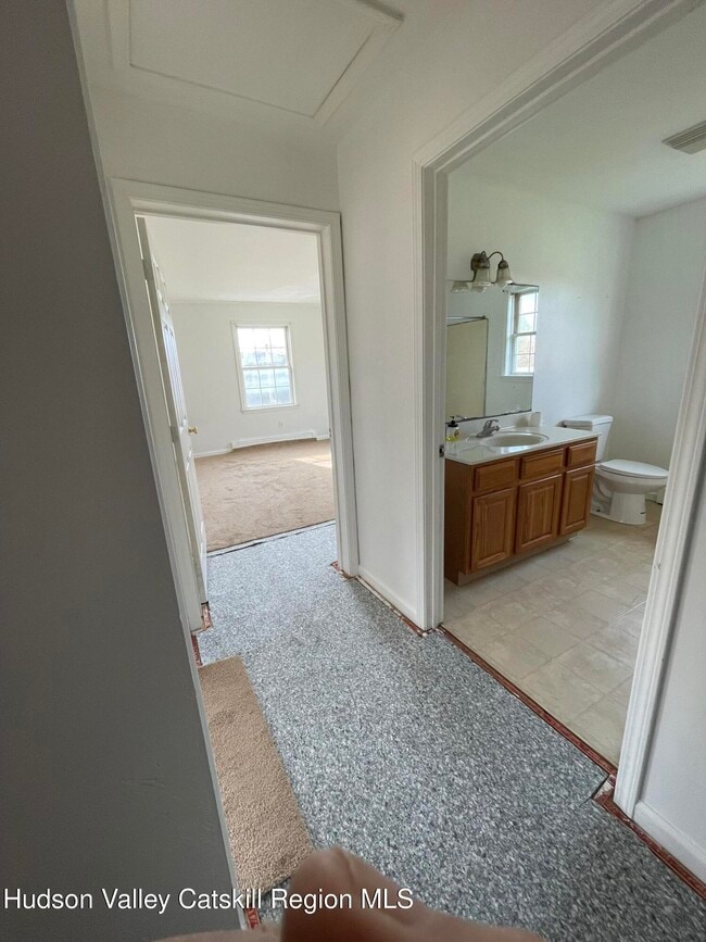 Building Photo - 9 Church St