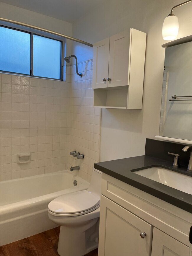 Building Photo - COZY LOWER 1BD/ 1 BATH - Free last month