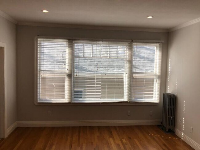 Building Photo - 1 bedroom in Oakland CA 94610