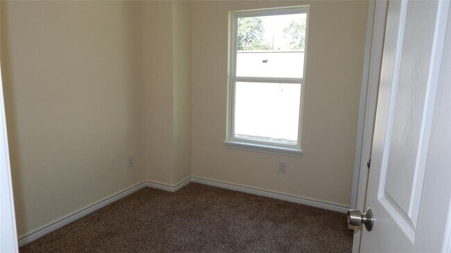 Building Photo - Great 3 Bedroom, 2 1/2 bath new constructi...