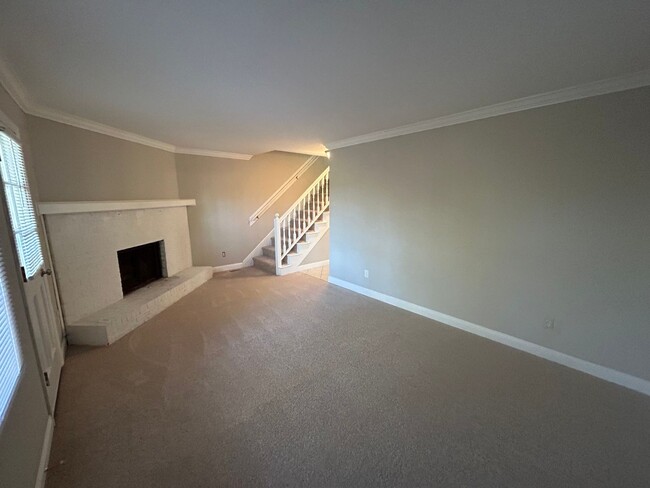 Building Photo - 2 Bed | 2.5 Bath Townhome in Raleigh with ...