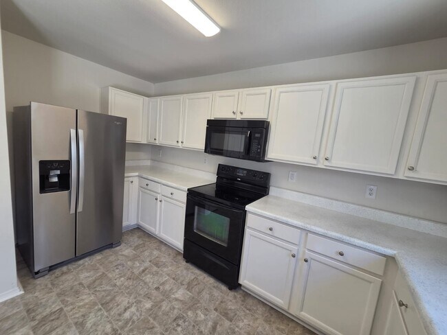 Building Photo - 2701 Buckleigh Dr