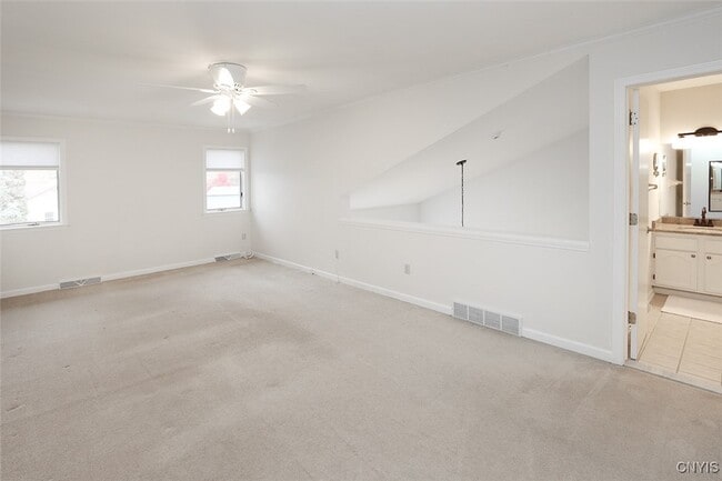 Building Photo - 442 Summerhaven Dr N