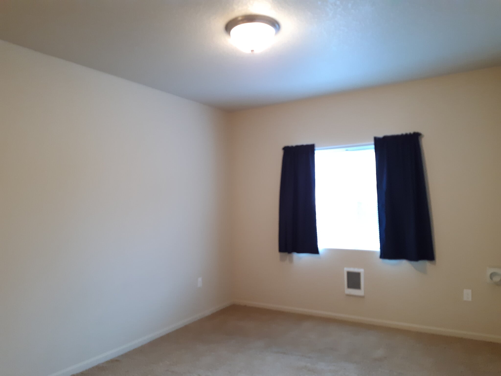 Master Bed - Has a Ceiling Fan Now - 10664 NE Holly St
