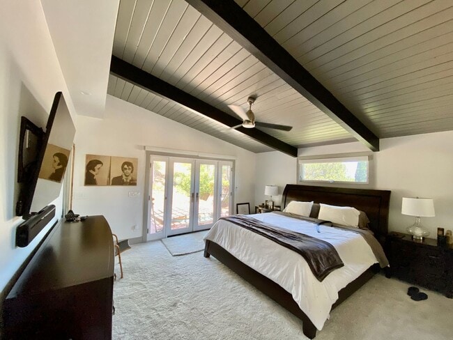 Building Photo - Luxurious Modern Living in the Heart of San Diego with Solar!