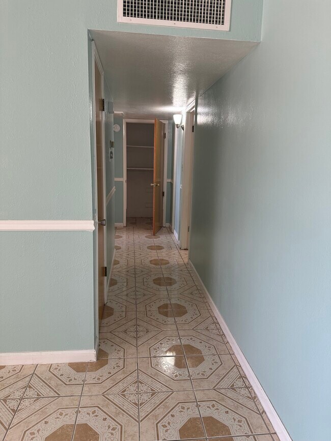 Building Photo - 3628 W Palmaire Ave