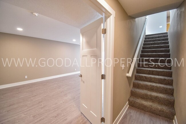 Building Photo - 4 Bedroom 3 Bathroom Ranch with a Finished Basement in Waukee