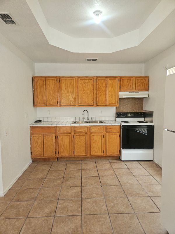 Building Photo - 226 Camelia St