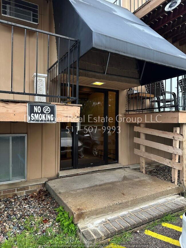 Building Photo - 1016 E. Greenlawn-8
