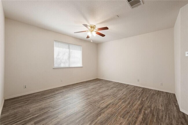 Building Photo - 102 Presidio Dr