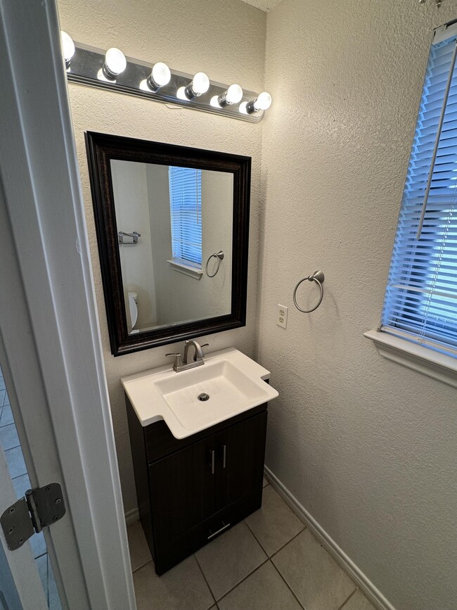 Building Photo - 1506 Jefferis Ave