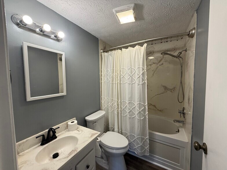 Building Photo - 3114 Strathaven Ct