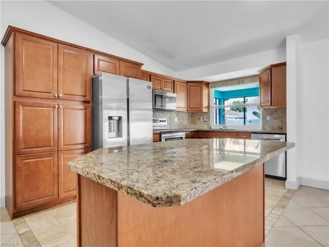 Building Photo - 3859 SE 7th Pl