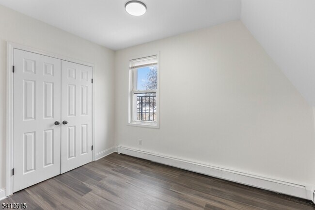 Building Photo - 676 Chestnut St