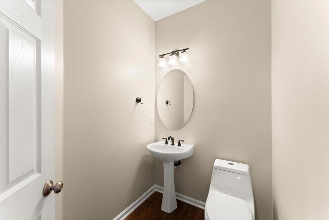 Building Photo - 2309 Wickingham Dr NE