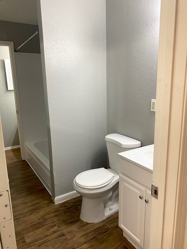 Building Photo - 1335 Ortiz Dr SE