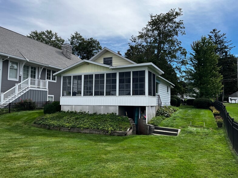 Building Photo - 1793 S Shore Dr