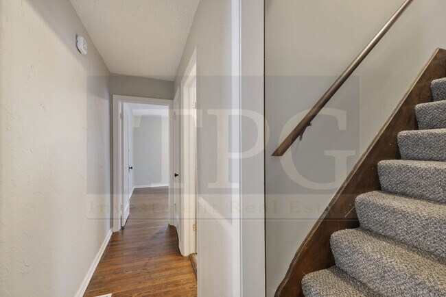 Building Photo - Newly Renovated, Pet Friendly Home in KCMO!