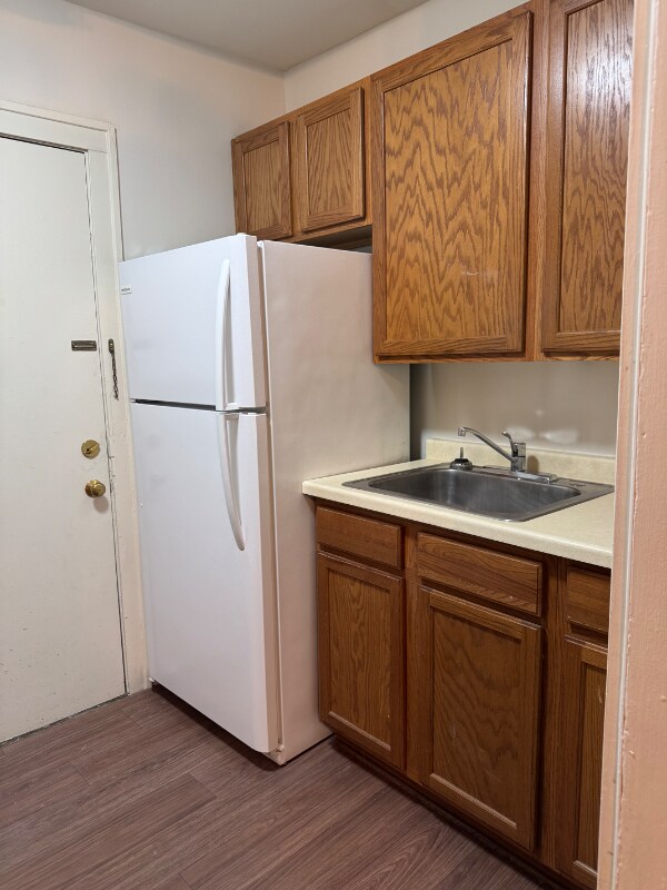 Building Photo - 2218 N Summit Ave