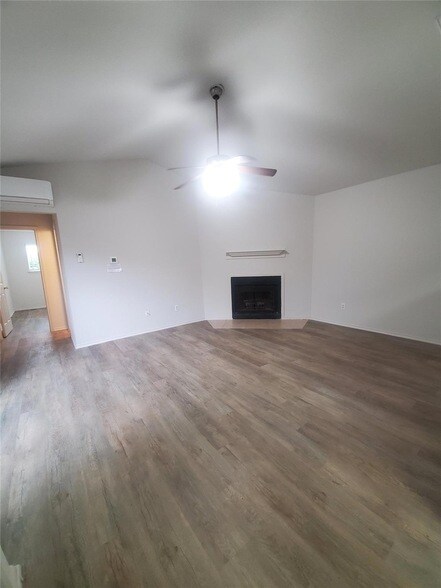 Building Photo - 6909 Hyland Cir