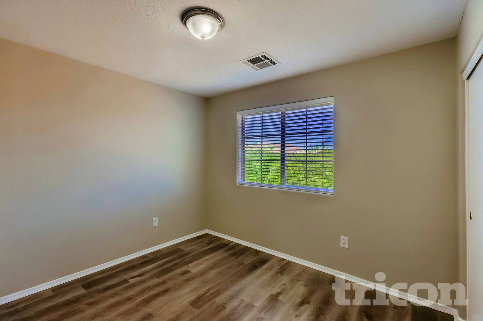 Building Photo - 924 S 240th Dr