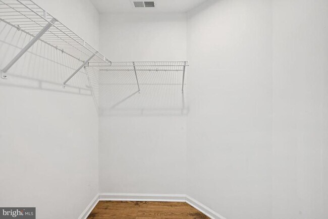 Building Photo - 724 Northwood Ave