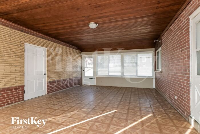 Building Photo - 8680 Belhaven Dr