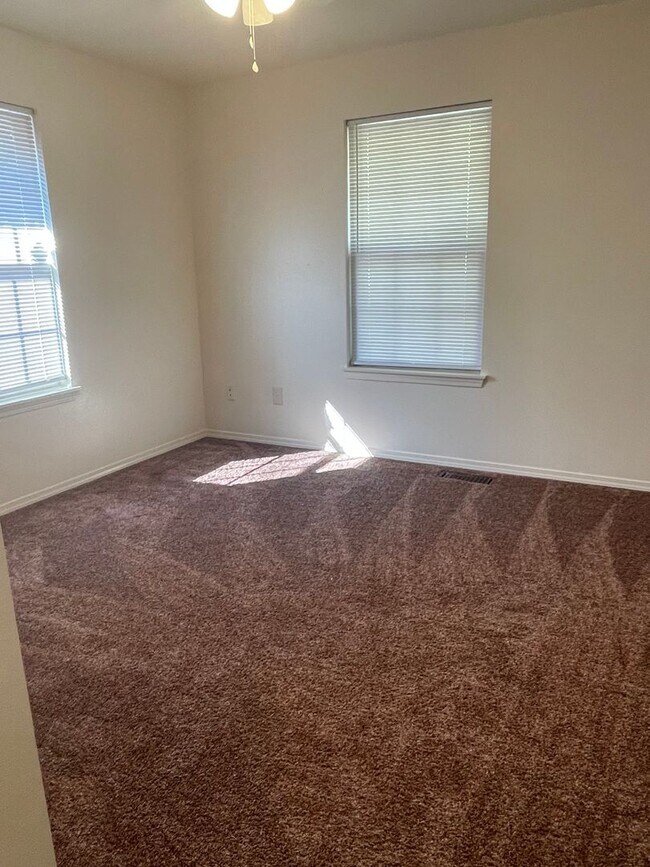 Building Photo - Executive Rental All Brick Home near South...