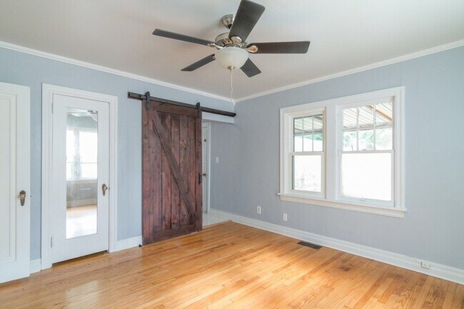 Building Photo - 2 Bed 1 Bath Detached 2 Car Garage in Denn...