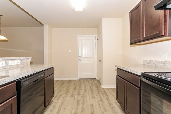 Building Photo - 2048 Oakwood Forest Dr