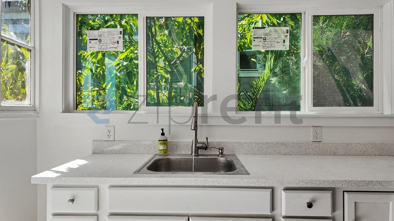 Building Photo - Unit Apt 1