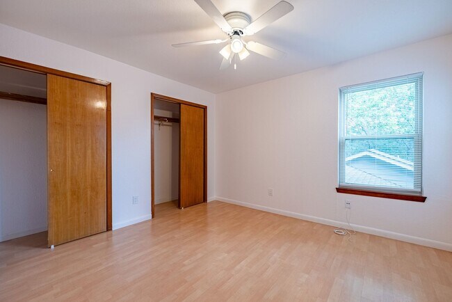Building Photo - Beautiful 2 Bedrooms, 1.5 BathroomS home in Gateway Condominiums!!!