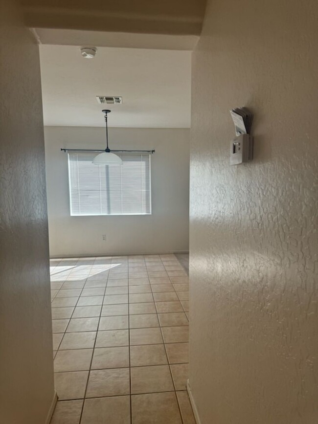 Building Photo - Maricopa 3 bed 2 bath