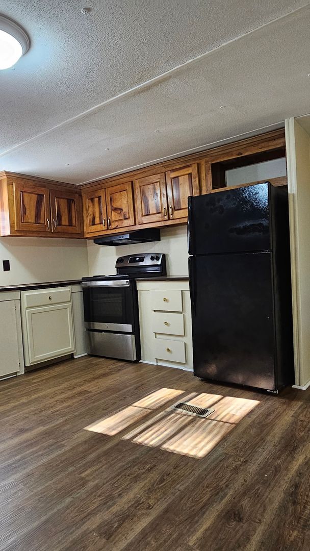 Building Photo - mobile home conveniently located