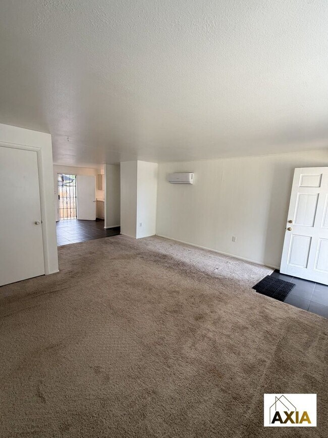 Building Photo - 11004-08