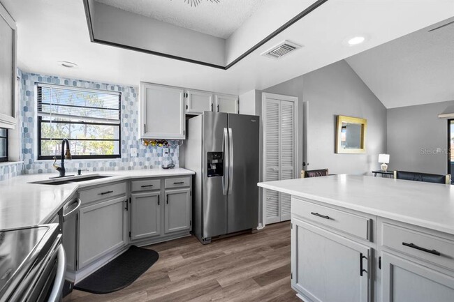 Building Photo - 609 Lively Dr