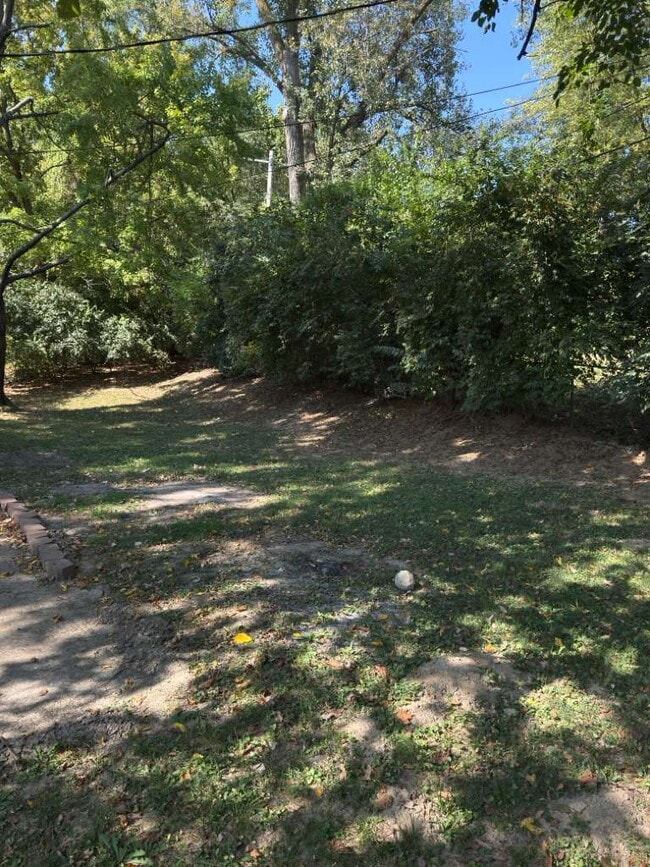 Building Photo - Freshly Updated Florissant Rental – Perfec...