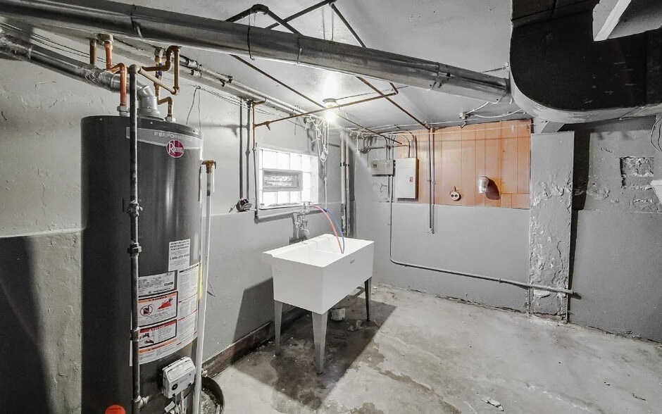 Building Photo - 8900 S Dauphin Ave