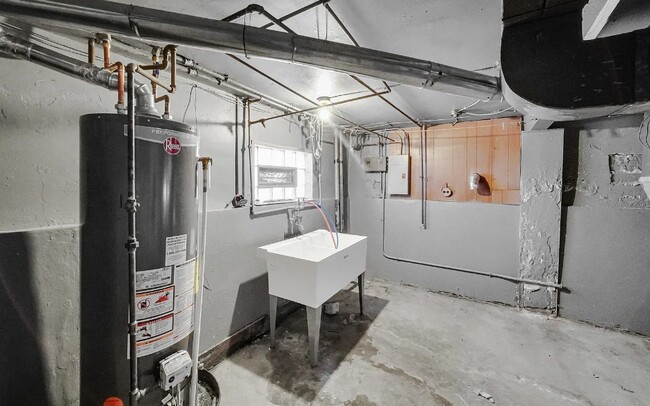 Building Photo - 8900 S Dauphin Ave