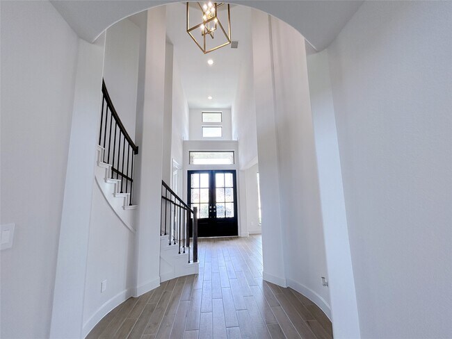 Building Photo - 5406 Holly Holw Ln