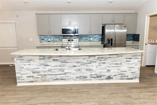 Building Photo - 213 Talladega Ln