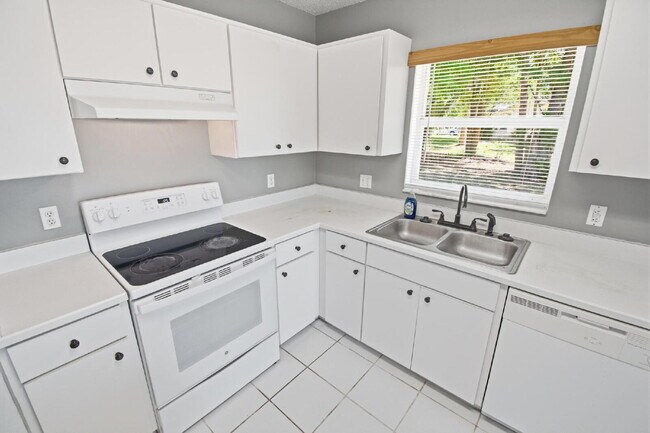 Building Photo - 3-Bedroom Coastal Home Minutes From the Beach