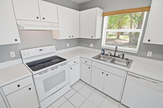 Building Photo - 3-Bedroom Rental Home in Palm Coast