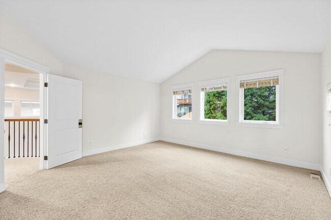 Building Photo - Elegant University Place Home with A/C, Tandem Garage, Office & Balcony Bedroom Near JBLM!