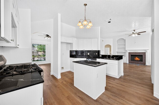 Building Photo - 15307 Flemington Ave