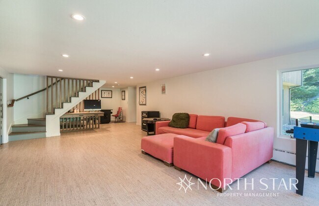 Building Photo - Perfectly located Lake Oswego Mid-century Modern Home with Lake Rights